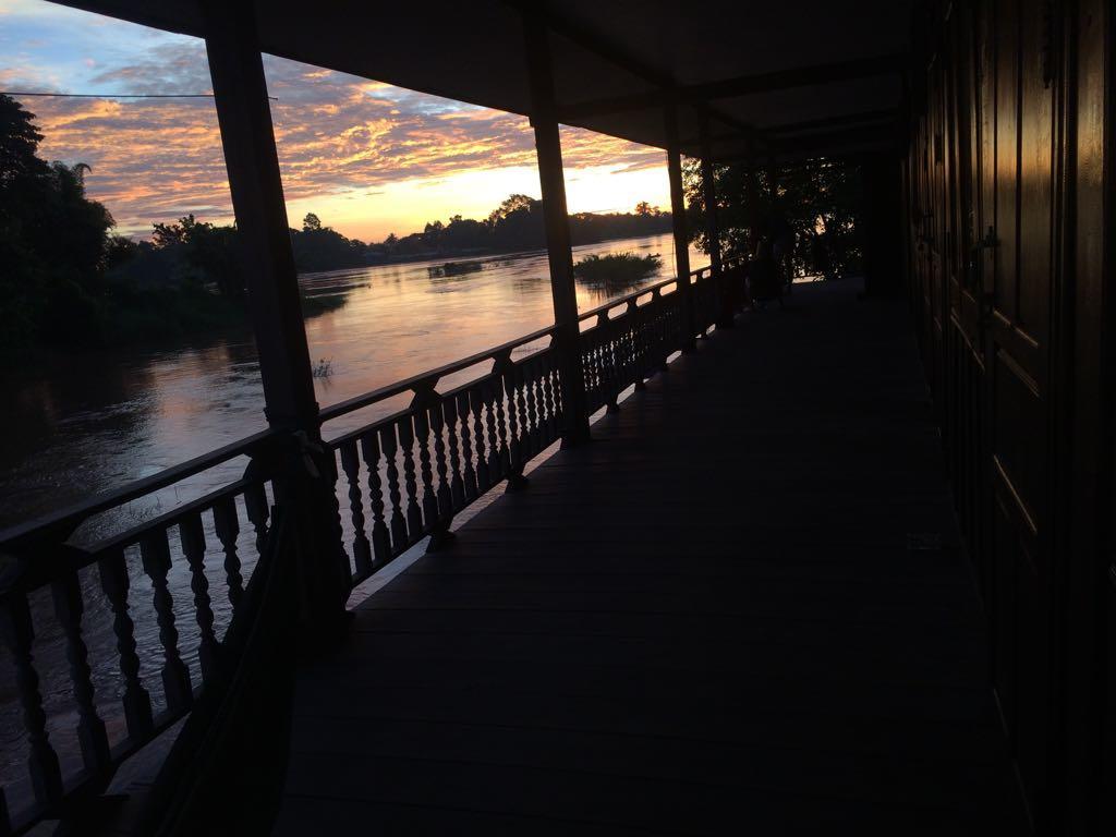 Riverside Bungalow Hotel Don Det Bagian luar foto